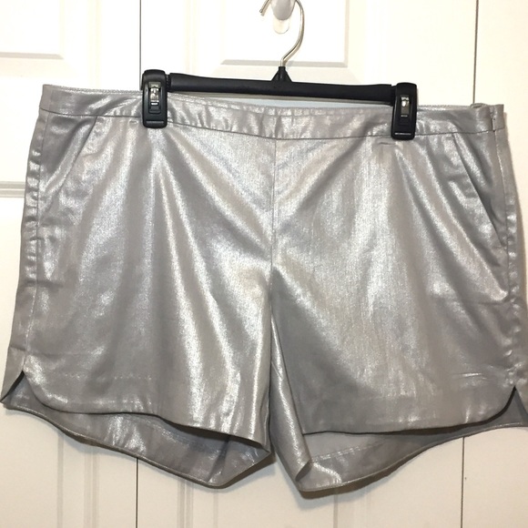 Lilly Pulitzer Pants - Lilly Pulitzer Kasia Short Silver Metallic Shorts